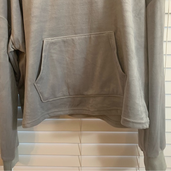 Bebe sport women’s grey cropped plush hooded , new and clean with tag - Picture 3 of 8